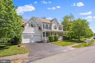 17226 Greenwood Dr, Round Hill, VA 20141