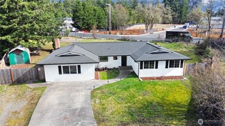 221 186th St E, Spanaway, WA 98387