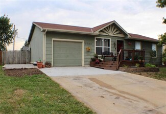 1002 W 6th St, Edgerton, KS 66021