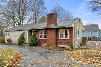 16 Beaver Ave, Lynnfield, MA 01940