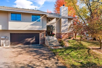 6913 Sherwood Rd, Woodbury, MN 55125