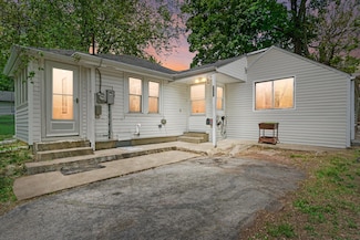 2012 Norton Ave, Waukesha, WI 53188