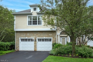 302 Lindabury Ln, Tewksbury, NJ 07979
