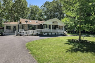 350 Lake Rd, Canadensis, PA 18325