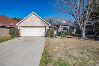 308 Mary Pat Dr, Grand Prairie, TX 75052