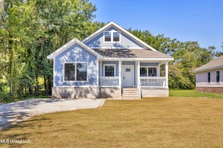 1407 Mantou St, Pascagoula, MS 39567