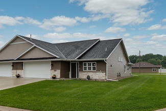 2882 Meadowview Ln NE, Owatonna, MN 55060