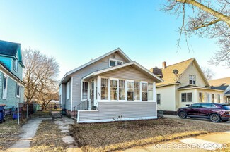 296 W 17th St, Holland, MI 49423