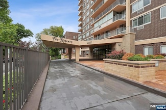 2150 Center Ave Unit 19F, Fort Lee, NJ 07024