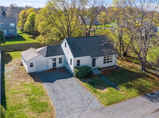 96 Jo Anne Ave, Portsmouth, RI 02871