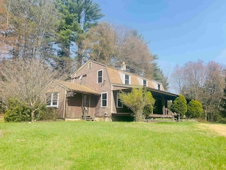 112 Breezy Acres Dr, Vernon, VT 05354