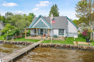 309 S Lake Dr, Cadillac, MI 49601