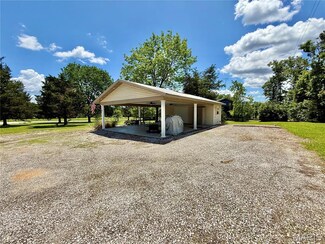 2218 Port Perry Dr, Perryville, MO 63775