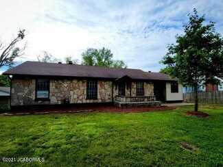1209 S Summit Dr, Holts Summit, MO 65043