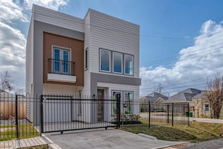 7905 Corinth St, Houston, TX 77051