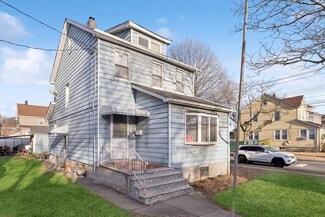 24043 141st Ave, Rosedale, NY 11422