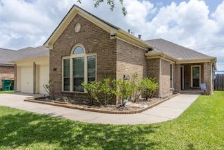 513 Reddingwood Ln, La Marque, TX 77568