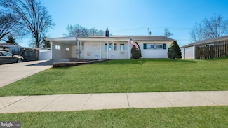 33 Tanglewood Ln, Levittown, PA 19054