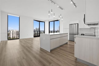 101 Diplomat Pkwy Unit 2002, Hallandale Beach, FL 33009