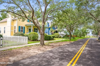 1009 9th St, Port Royal, SC 29935