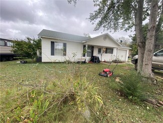 30 Crest St, West Fork, AR 72774