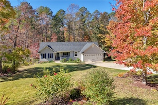113 Cane Creek Harbor Rd, Seneca, SC 29672