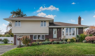 2 Deer Path Ln, Syosset, NY 11791