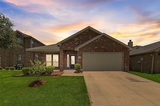 2046 Dripping Springs Dr, Forney, TX 75126