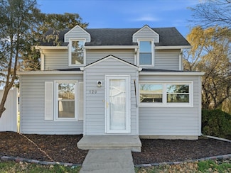 120 Green St, Center Point, IA 52213