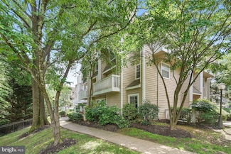 5800 Inman Park Cir Unit 300, Rockville, MD 20852