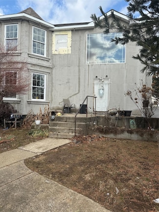 296 Pine St, Freeport, NY 11520