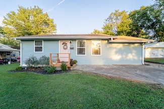 828 S Roosevelt Ave, Aurora, MO 65605