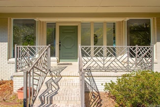 8 Rivers Edge Dr, Little Rock, AR 72227