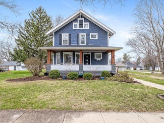 309 S Seward St, Winnebago, IL 61088