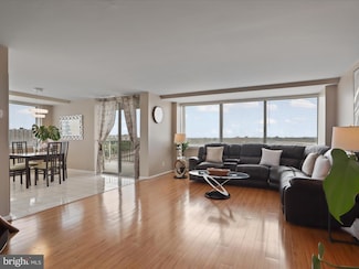 301 N Beauregard St Unit 905, Alexandria, VA 22312