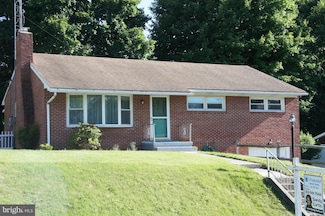 18635 Crestwood Dr, Hagerstown, MD 21742