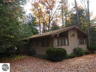 6815 Timberlake Dr, Elk Rapids, MI 49629