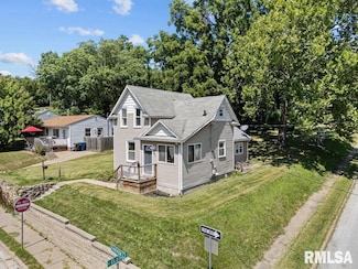 3104 Fairview St, Davenport, IA 52804
