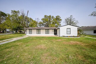 7471 Lakehurst Dr, Houston, TX 77087