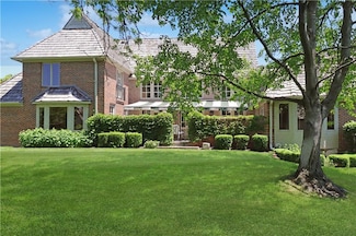 28 Le Mans Ct, Prairie Village, KS 66208