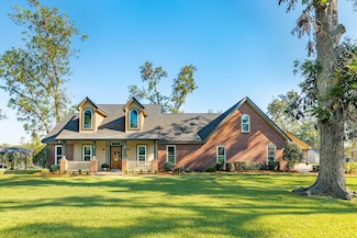 350 Pecan Estates Rd, Angleton, TX 77515
