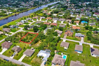 2385 SW Chateau Terrace, Port St. Lucie, FL 34953