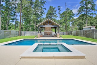 35460 Woodtrace Cir, Pinehurst, TX 77362