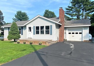5 Fernwood St, Orono, ME 04473