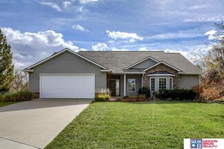 8421 Pinedale Ct, Lincoln, NE 68520