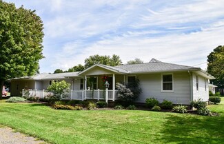 704 Cedarmont St NE, Navarre, OH 44662