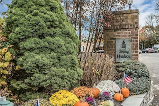 55 Harbor N, Amityville, NY 11701