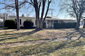 310 E 4th St, Staunton, IL 62088