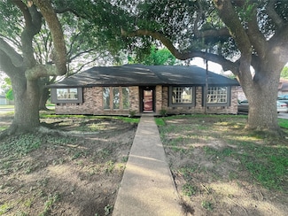 5230 Meadow Place Dr, La Porte, TX 77571