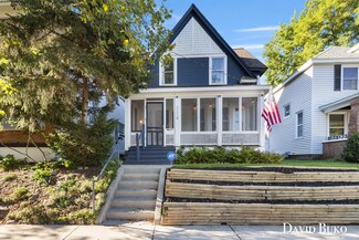 1114 Hermitage St SE, Grand Rapids, MI 49506